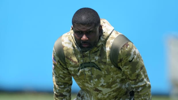 Jun 1, 2022; Costa Mesa, CA, USA; Los Angeles Chargers secondary coach Derrick Ansley during organized team activities at Hoag Performance Center. Mandatory Credit: Kirby Lee-USA TODAY Sports
